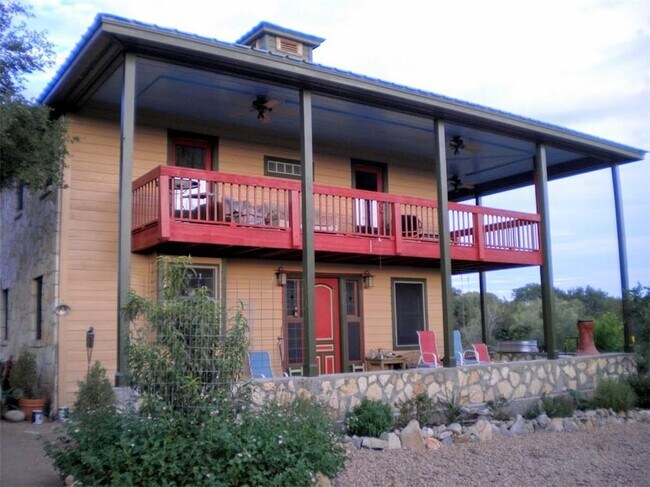 Building Photo - 130 Pedernales Oaks Dr