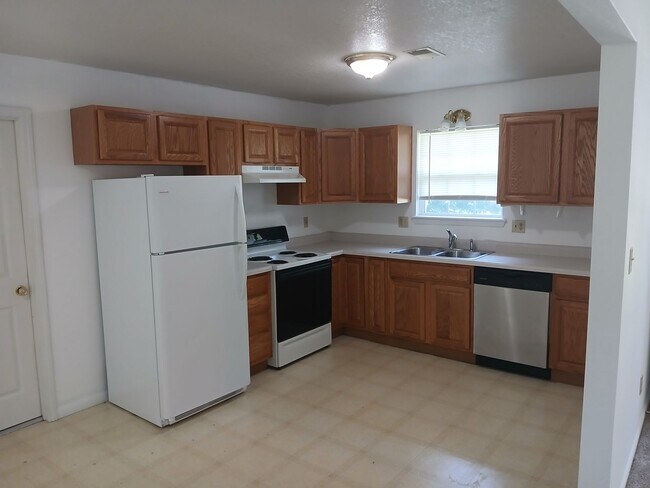 Foto del edificio - 3 bdrm, 2 bath, 2 car garage House For Rent