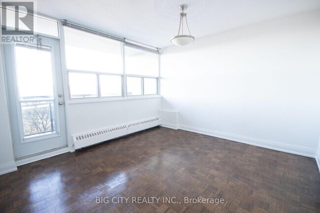 Photo du bâtiment - 1000 Broadview Ave