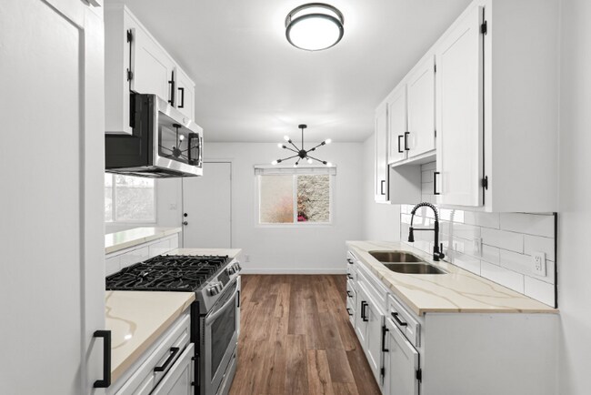 Foto del edificio - 5549 Fulcher Ave