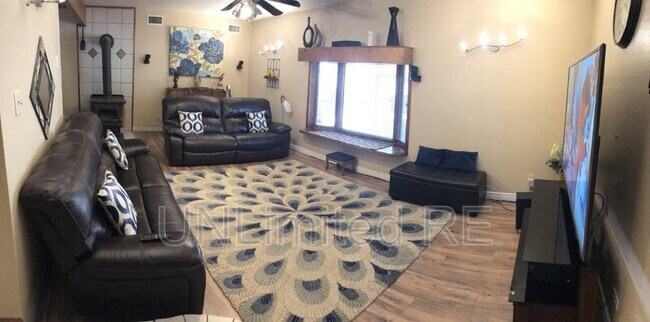 Building Photo - 2589 N Oakmont Dr