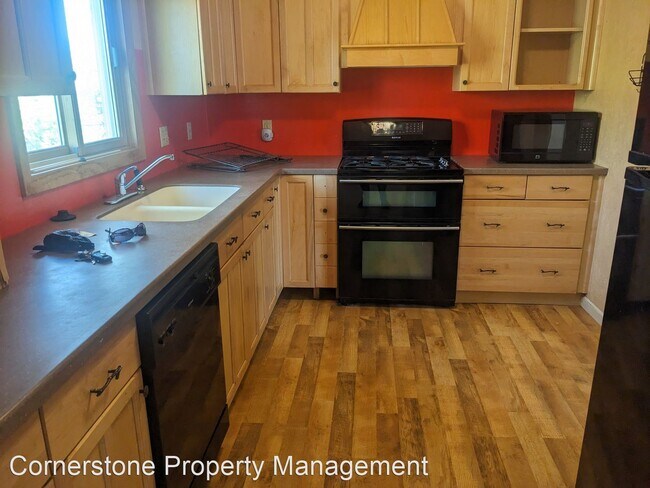 Building Photo - 3 br, 1.5 bath House - 1708 W 17th