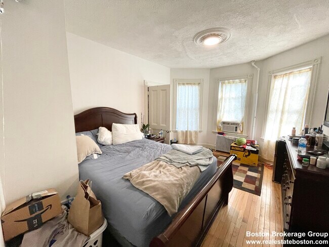 Building Photo - 22 Humphreys St