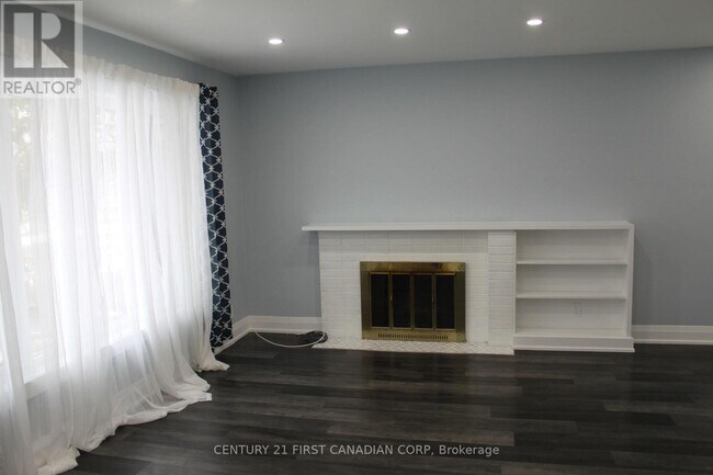 Photo du bâtiment - 745 Leroy Ave