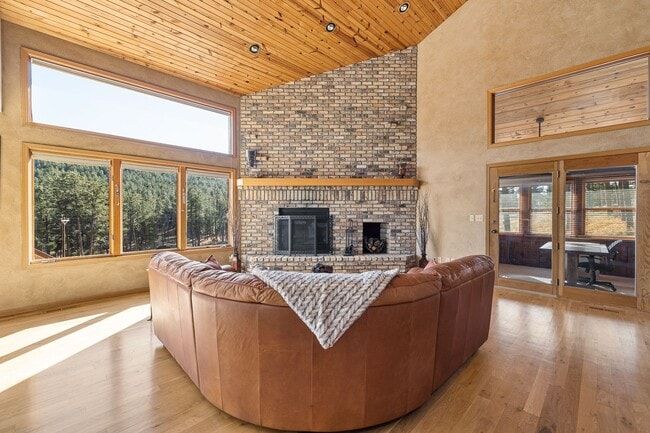 Building Photo - Fully furnished Rental