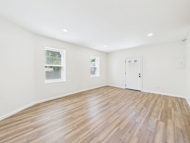 Foto del edificio - 633 S Fuller Ave