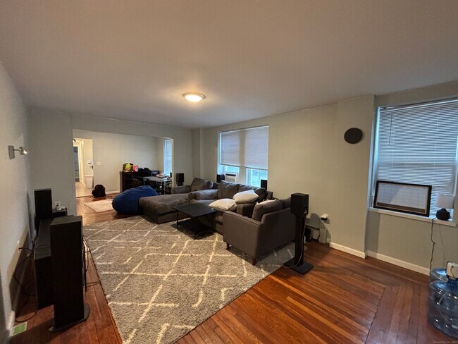 Foto del edificio - 225 Golden Hill St