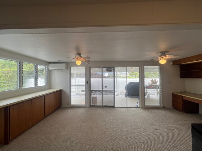 Building Photo - 1063 Kamahele St