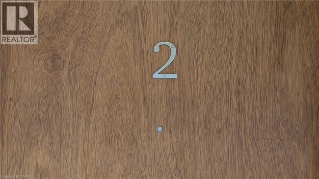 Photo du bâtiment - 250 Highland Rd W