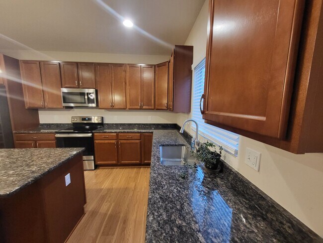 Building Photo - Spacious 4-Bedroom, 2.5-Bath Home Near Dow...