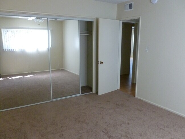 1 bedroom - 5017 W 58th Pl