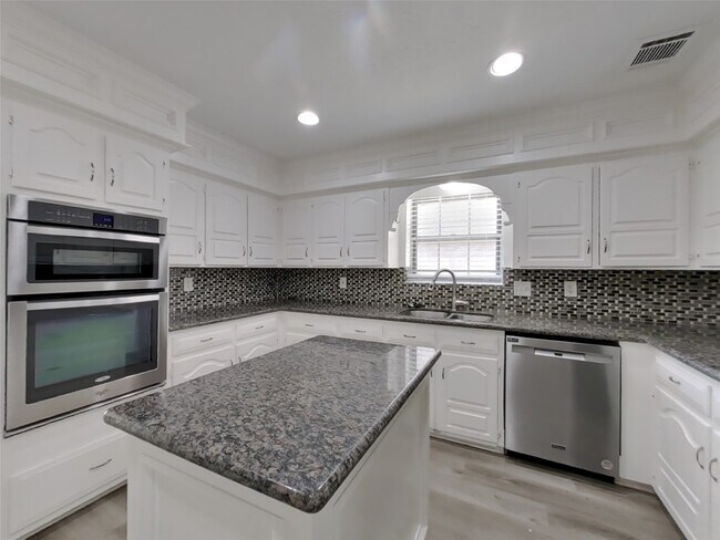 Foto del edificio - 15806 Crystal Brook Dr