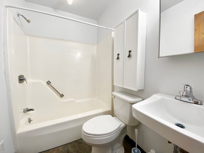 Photo - 932 Penn Ave Apartment