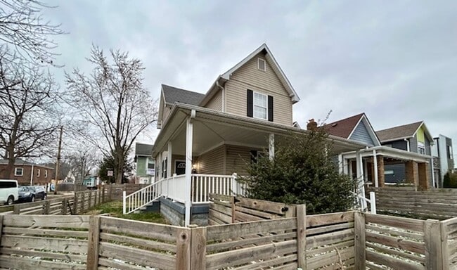 Charming 2 Bedroom 2 Bathroom Duplex in Fountain Square! - Charming 2 Bedroom 2 Bathroom Duplex in Fountain Square! Townhome