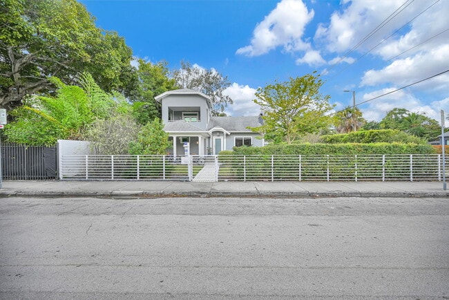 Building Photo - 150 NE 50th Ter