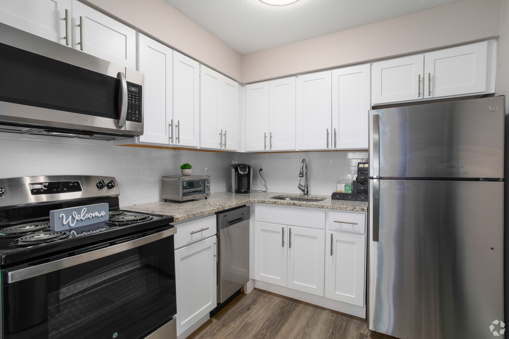 Oak Hollow Apartments primary photo
