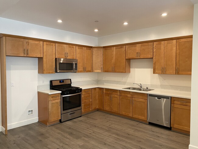 Building Photo - 7118 Amigo Ave