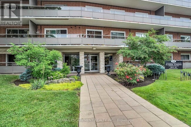 Building Photo - 11 Woodman Dr S