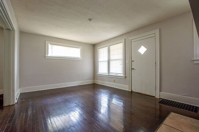 Foto del edificio - 4934-4936 Davenport Street