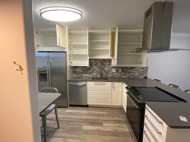 Building Photo - 3001 Thrush Dr