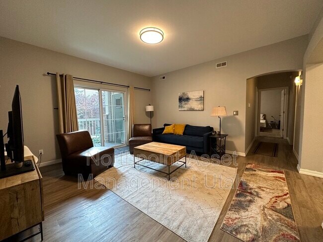 Building Photo - 150 S 800 E