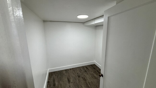 Building Photo - 528 E 400 N