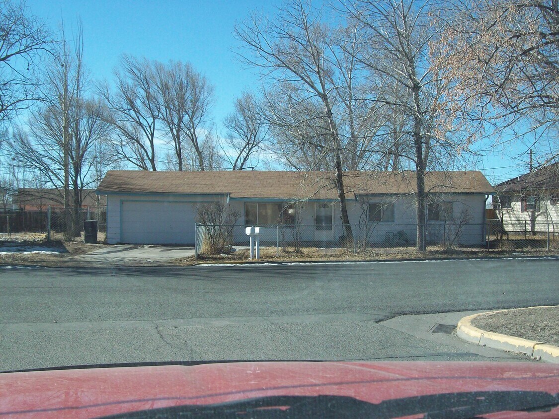 Building Photo - 2134 Oliver Ave