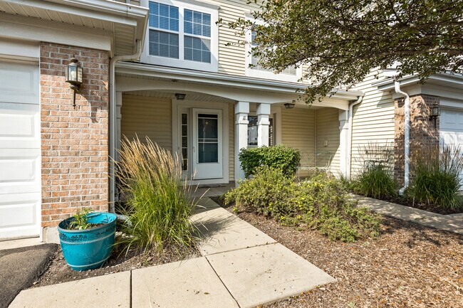 Building Photo - 573 Lancaster Dr