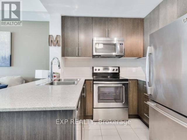 Building Photo - 3985-3985 Grand Park Dr