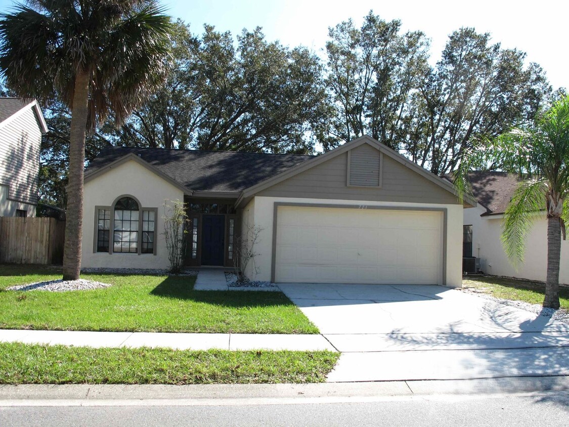 Foto principal - Lake Mary Home - Two Car Garage!