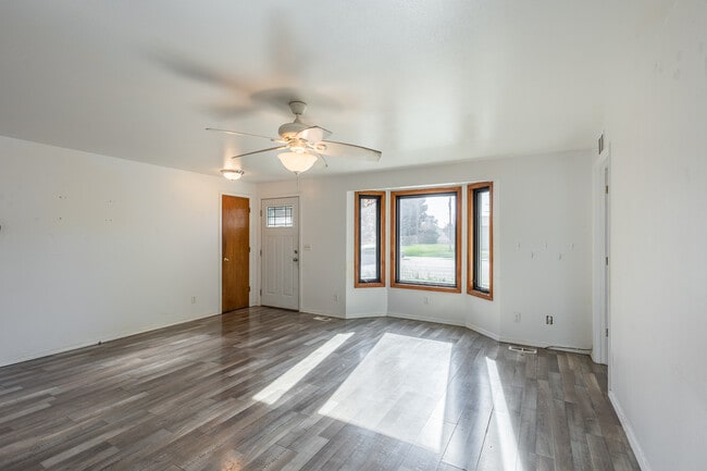 Foto del edificio - 924 E Georgia Ave