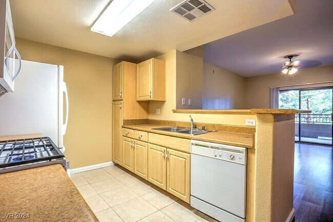 Building Photo - 8250 N Grand Canyon Dr