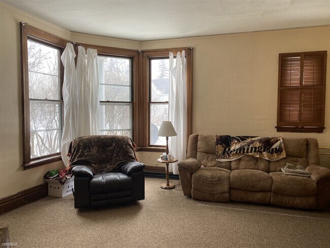 Building Photo - 4 br, 1 bath Townhome - 209 E 7th St