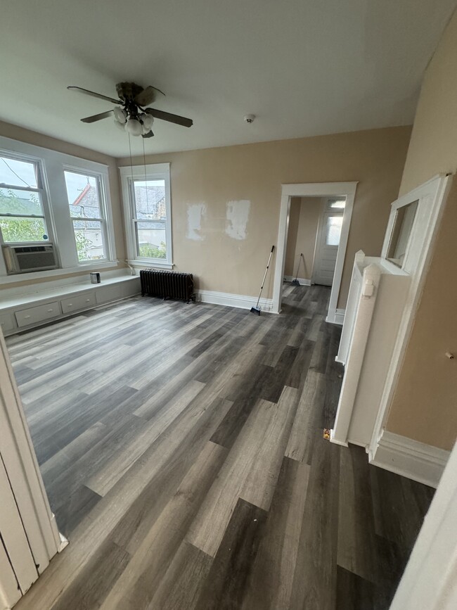 Building Photo - 1415 Dormont Ave