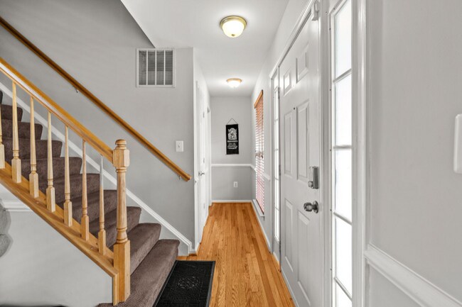 Foto del edificio - 13810 Mapledale Ave