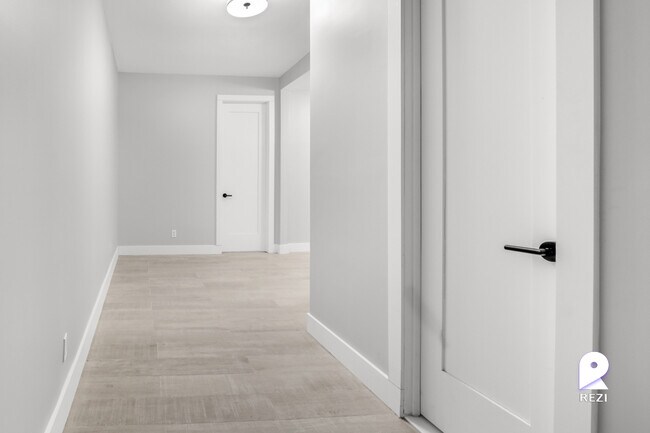 Foto del edificio - 305 E 75th St