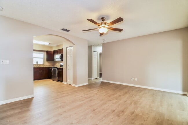 Foto del edificio - 6173 71st St N