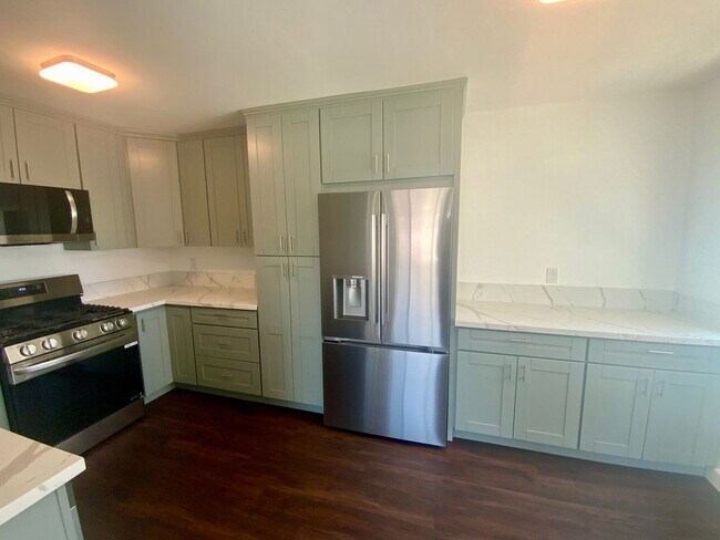 Foto del edificio - 3 bd/2ba Cottage with alley Access