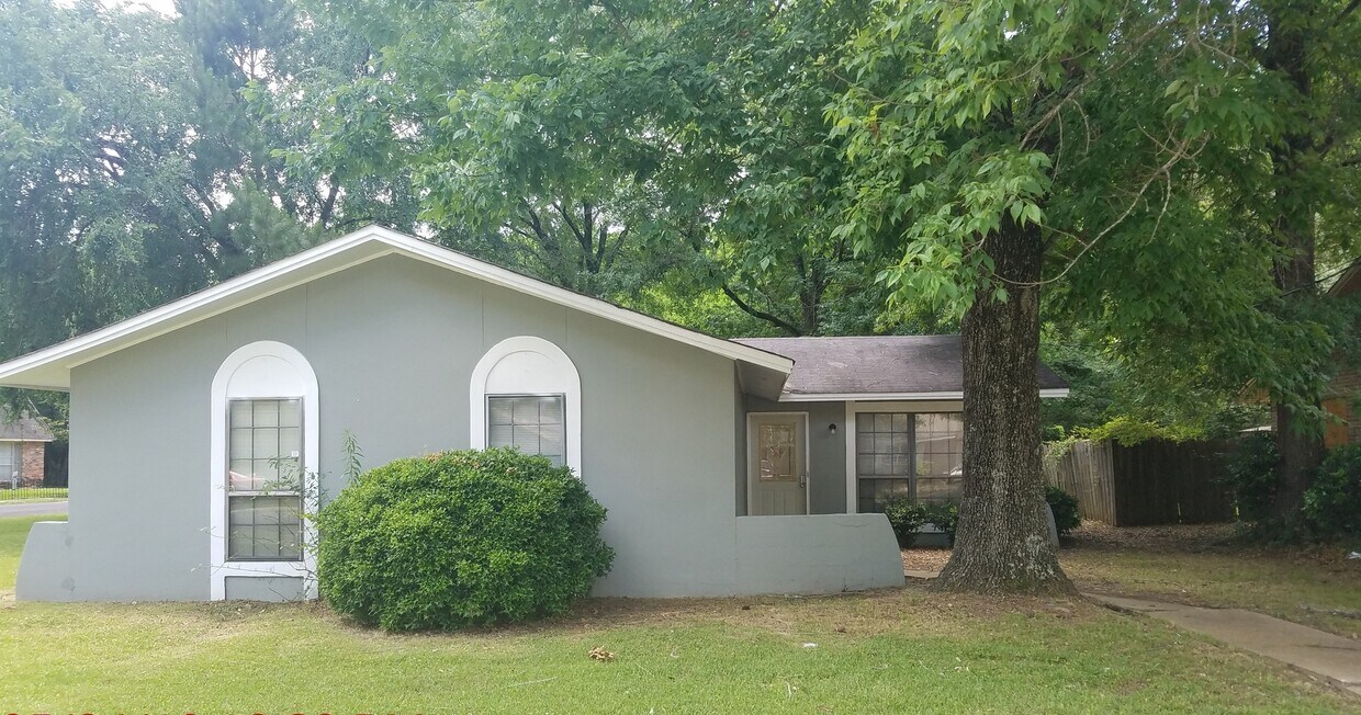 Primary Photo - 2694 Whispering Pine Dr