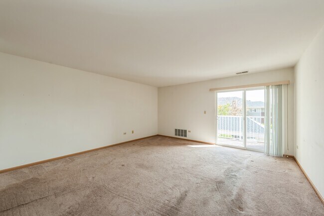 Foto del edificio - 801 N McLean Blvd