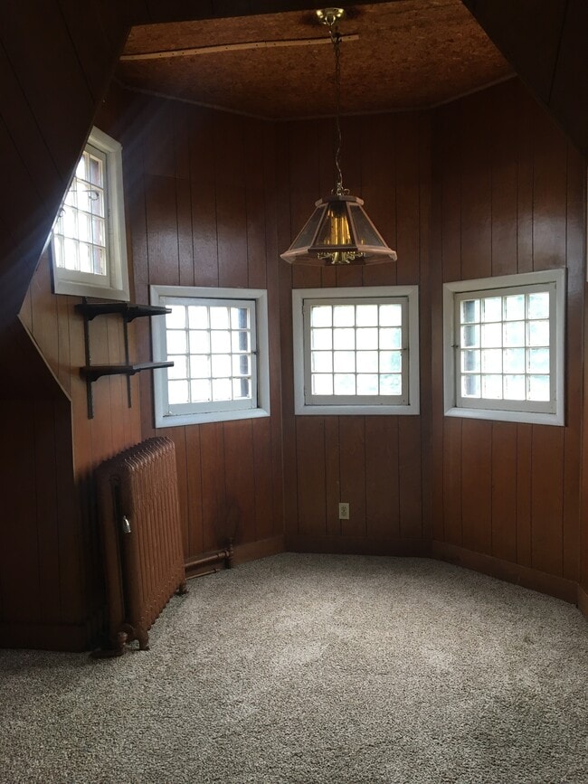 Dining Room - 616 W Genesee St