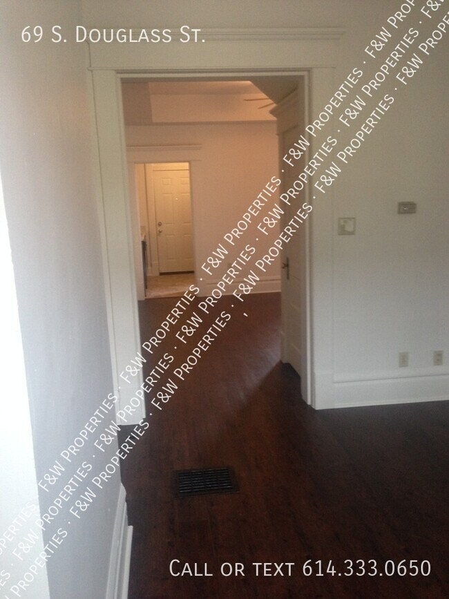 Building Photo - 69 S Douglass St