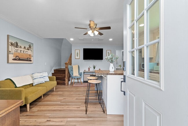 Building Photo - 2 Mead Dr