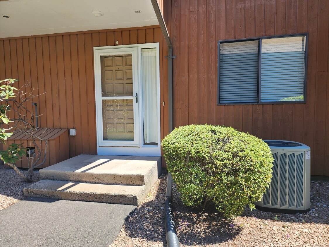 Building Photo - 160 Brittany Farms Rd