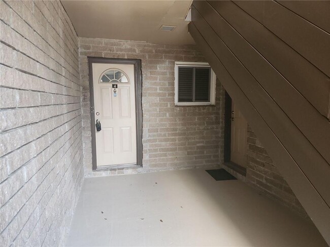 Building Photo - 346 Carpenter Dr NE