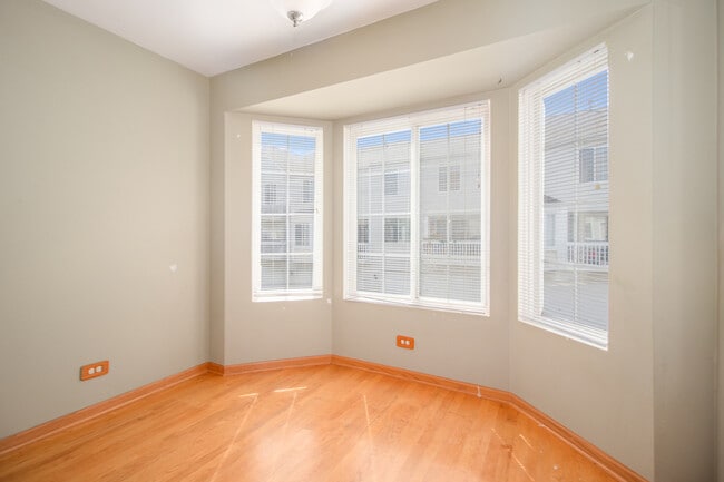 Building Photo - 1754 Middlebury Dr
