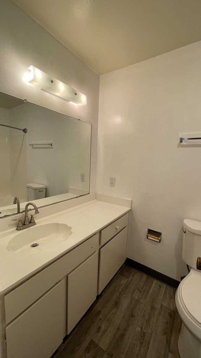 Foto del edificio - 1081 Beach Park Blvd