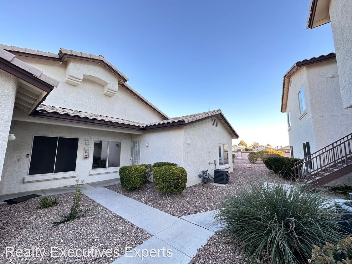 Primary Photo - 2 br, 1 bath House - 7201 Indian Creek #104