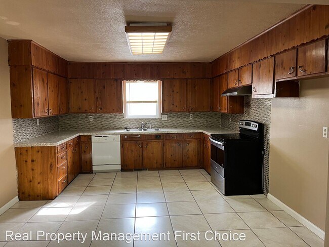 Building Photo - 3 br, 2 bath House - 601 Cedar Lane