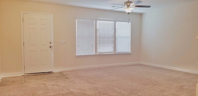 Foto del edificio - 3 Bedroom, 2.5 Bath Townhome